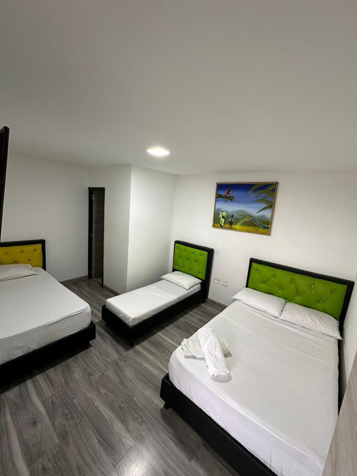 Hotel Las Flores Санта-Роса-де-Кабаль Экстерьер фото